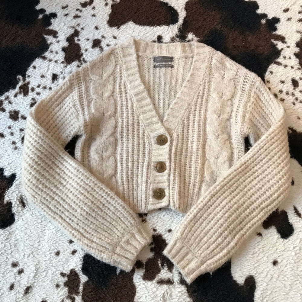 Urban Outfitters Cozy Crop Cable Knit Cardigan in Cream - XS